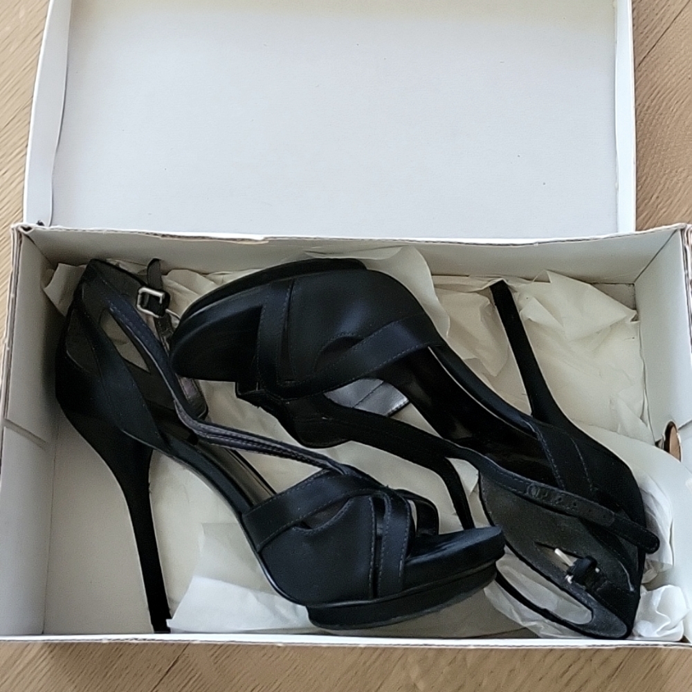 Kenneth Cole black stiletto heels
